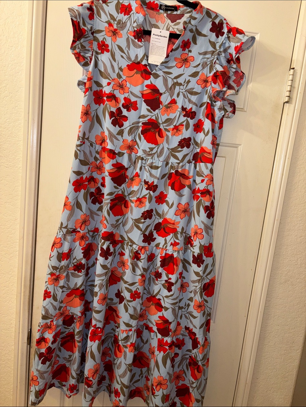 Pretty Garden Light Blue Floral Maxi with Red & Coral Blooms L NWT